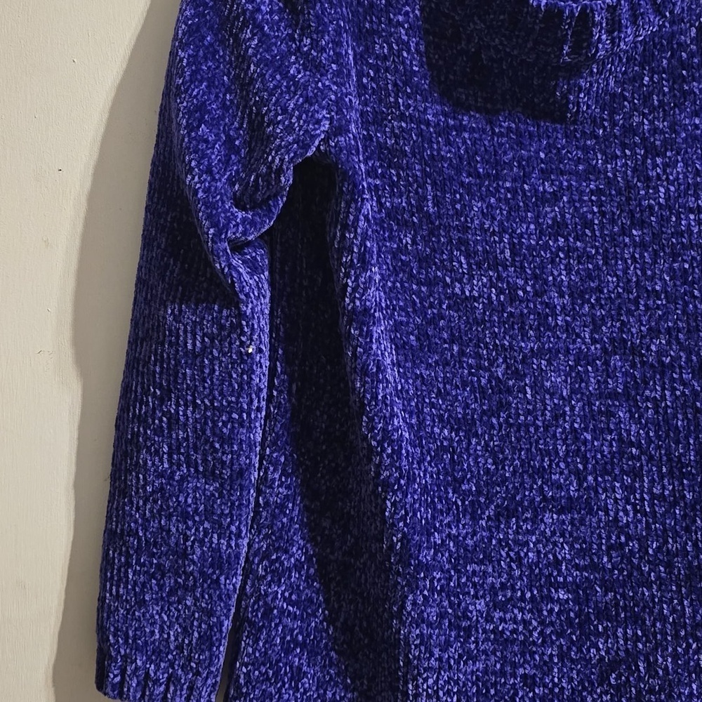 Liz Claiborne Women's V-Neck Sweater in Rich Blue - Picture 6 of 13